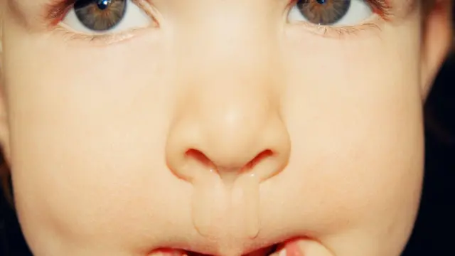 niño con mocos