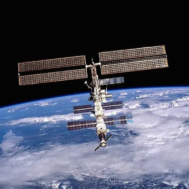 Estación Espacial Internacional orbitando la Tierra