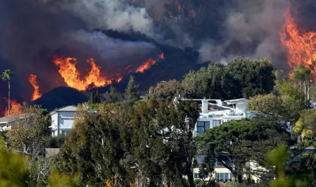 Residencias cercanas a los incendios en Los Ángeles