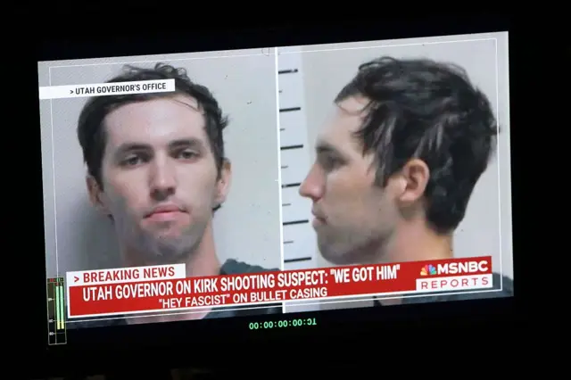 Las fotografías de Tyler Robinson mostradas en TV.