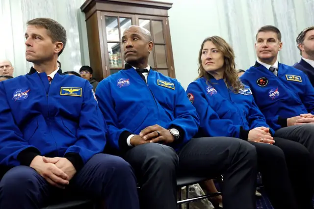 Los astronautas de la Artemis II (de izquierda a derecha): el comandante Reid Wiseman, el piloto Victor Glover y los especialistas de misión Christina Koch y Jeremy Hansen.