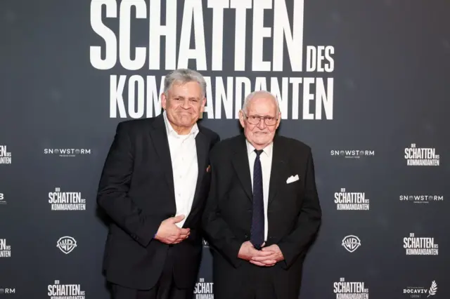 Kai y Hans durante el estreno del documental 