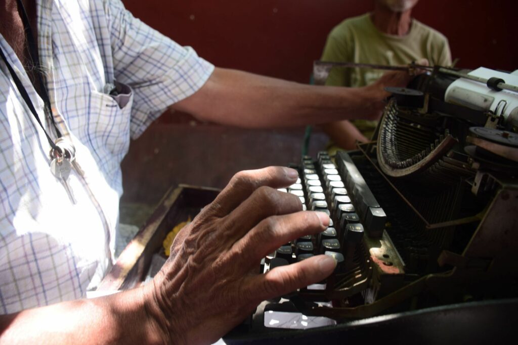 Escribano oficio tradicional