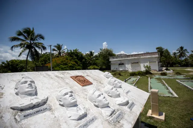 Monumento a los hombres que asesinaron a Trujillo en 1961 en la Hacienda María. 