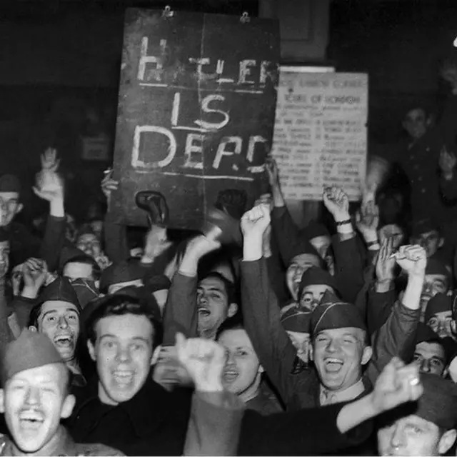 celebraciones tras la muerte de Hitler