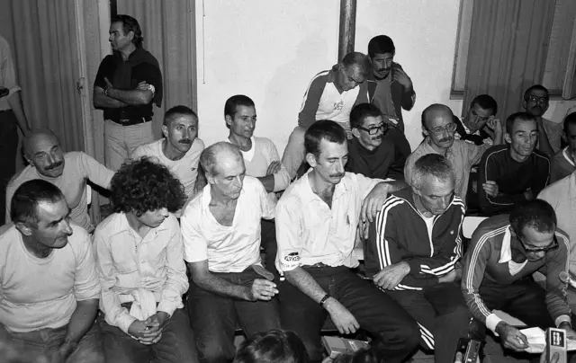 Mujica junto a otros expresos tupamaros al ser liberados en marzo de 1985.