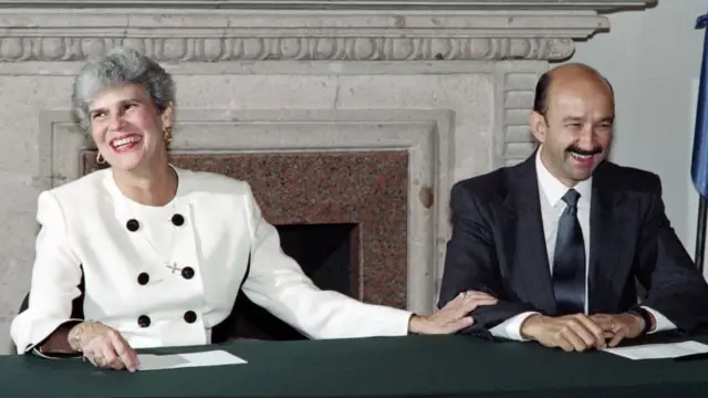 Violeta Barrios de Chamorro y Carlos Salinas de Gortari.
