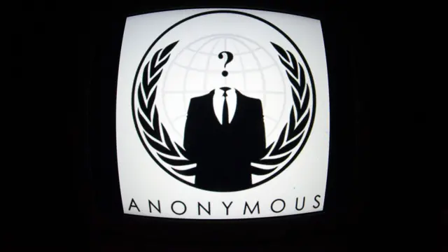 El logo de Anonymous: un hombre con traje y corbata y un signo interrogación en lugar de cabeza.