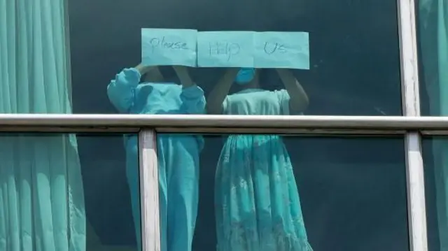 Migrantes en hotel de Panamá