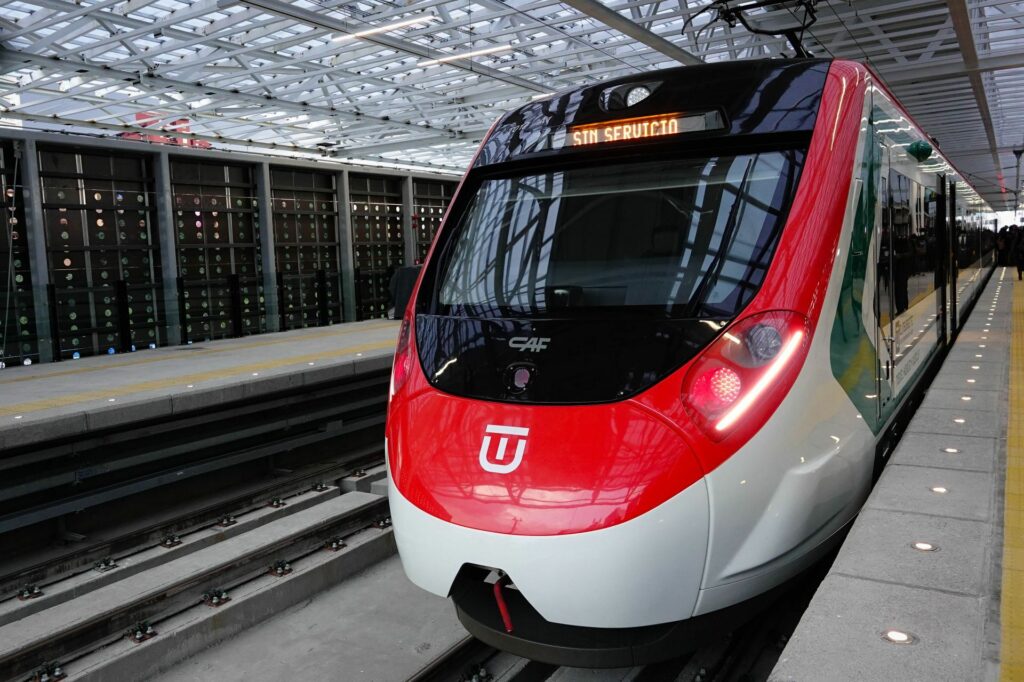 Estacones abiertas y cerradas del Tren Interurbano