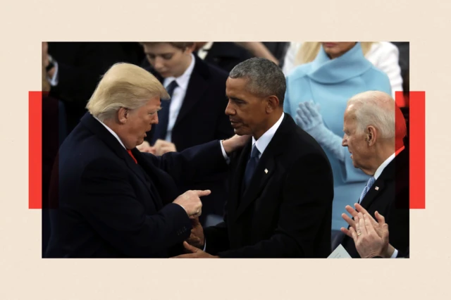 El expresidente estadounidense Barack Obama y el exvicepresidente Joe Biden felicitan al presidente estadounidense Donald Trump después de que éste prestara juramento en el frente oeste del Capitolio de los Estados Unidos el 20 de enero de 2017 en Washington, DC.