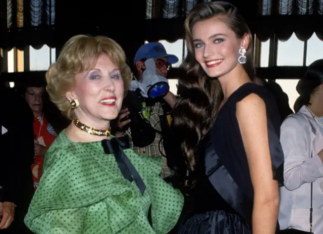 Paulina con Estée Lauder