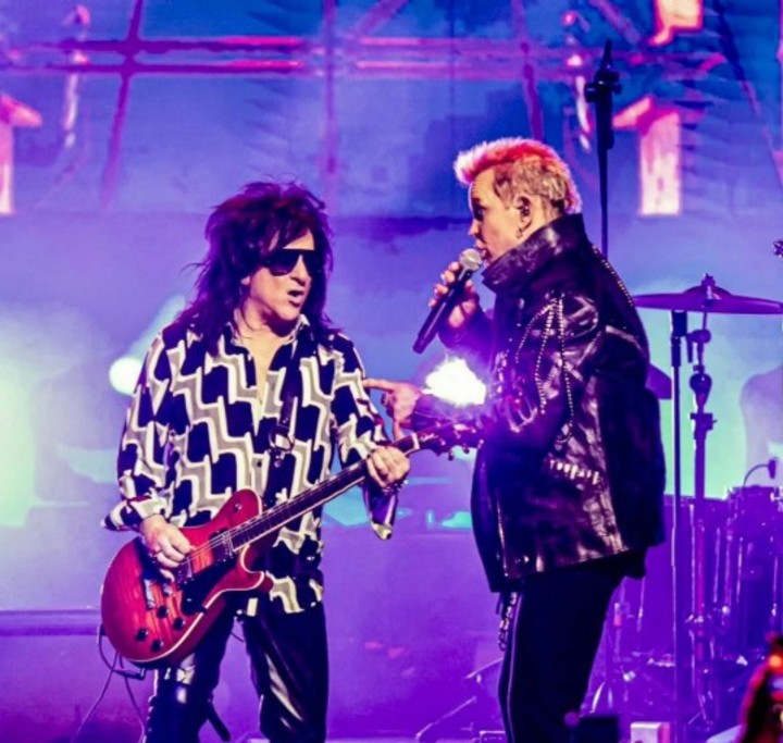 Steve Stevens con Billy Idol en Brasil, unos días antes de llegar a Buenos Aires. Foto: IG