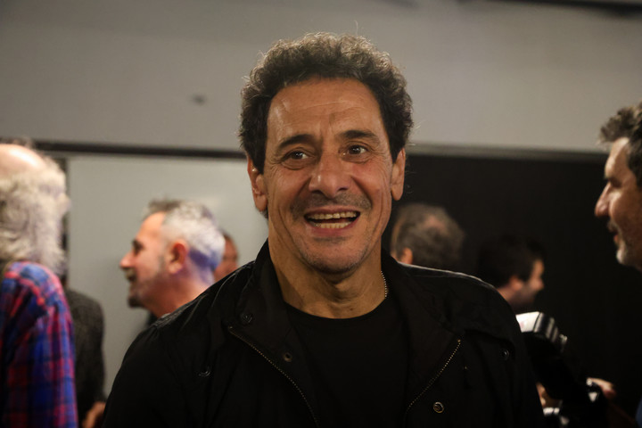 Ricardo Mollo estuvo saludando a amigos y conocidos en la recepción previa a la escucha del disco. Foto: Antonio Becerra