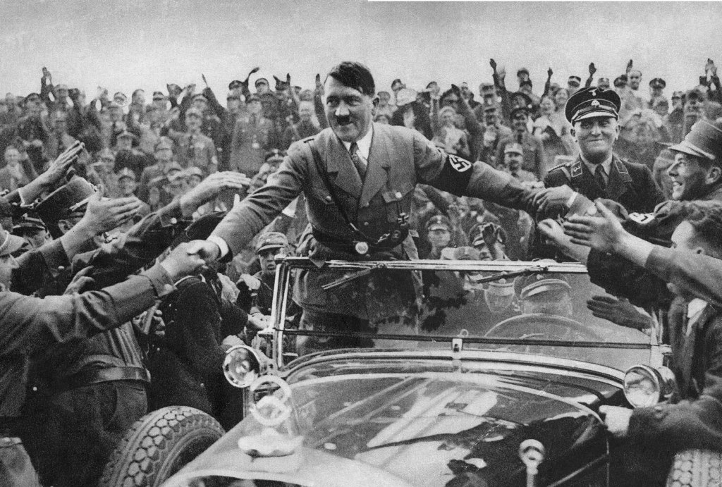 Adolf Hitler en 1933 en Núremberg