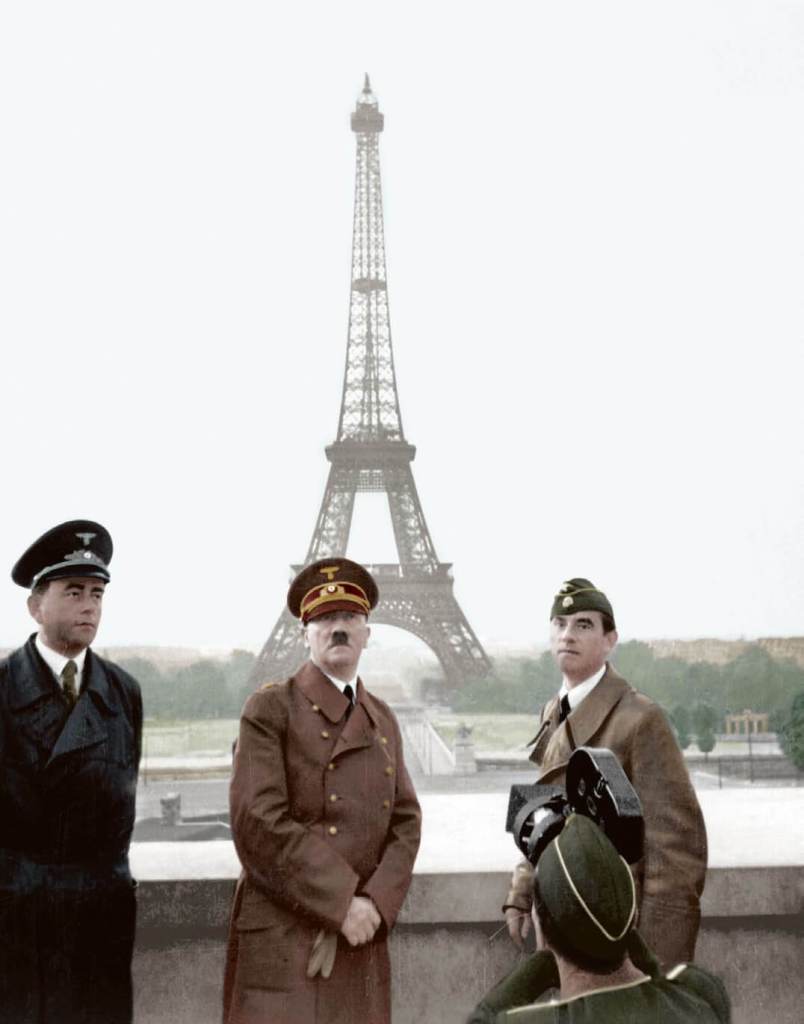 Adolf Hitler frente a la Torre Eiffel en junio de 1940