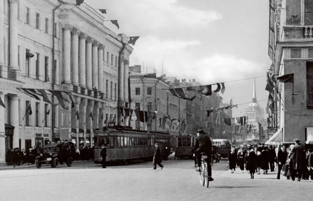 Avenida Nevski de Leningrado en la década de los 30