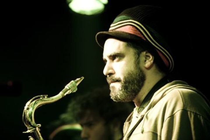 Sergio Colombo, líder de El Natty Combo y saxofonista y cantante de Los Fundamentalistas del Aire Acondicionado.