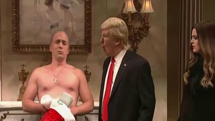 Putin visita a Trump en la última sátira de Saturday Night Live, con Alec Baldwin como el presidente de los Estados Unidos. 