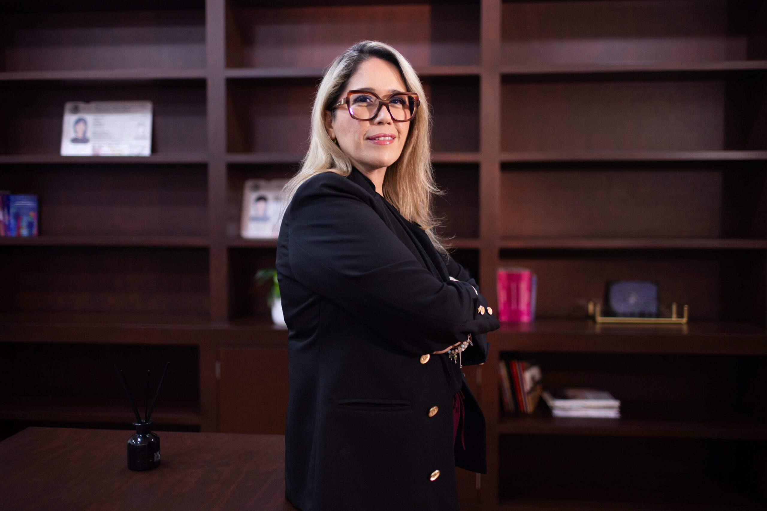 Frida Gómez en su oficina.