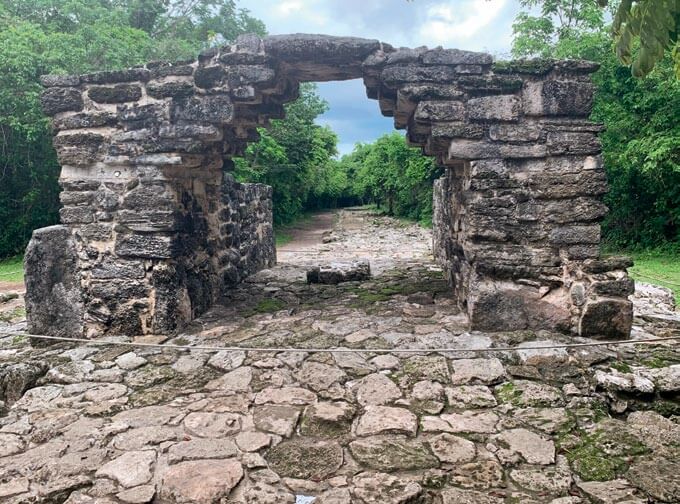 Camino de piedra de los mayas en Cozumel