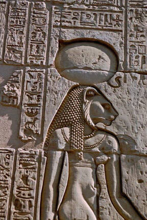 Diosa Sejmet en un relieve en el Templo de Kom Ombo