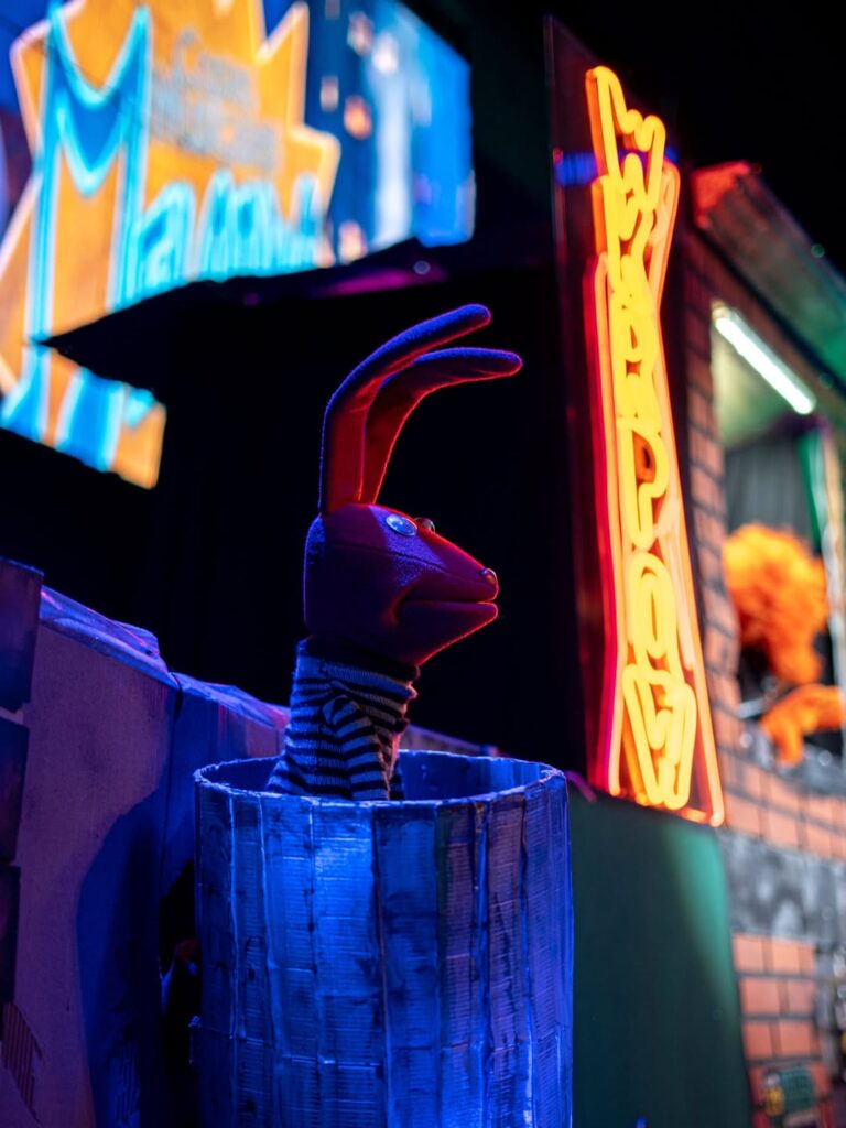 Integrantes de 31 Fans durante una presentación en vivo con canciones del universo de 31 Minutos.