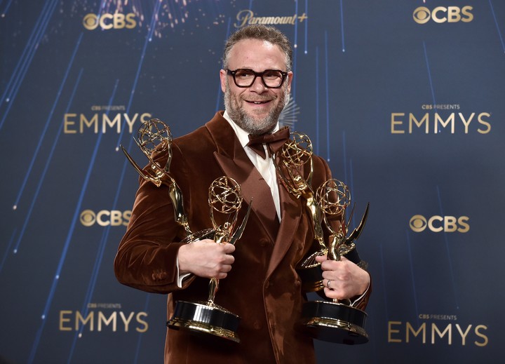 Seth Rogen con sus 4 Emmys igualó un récord como la persona más premiada en una sola noche. AP