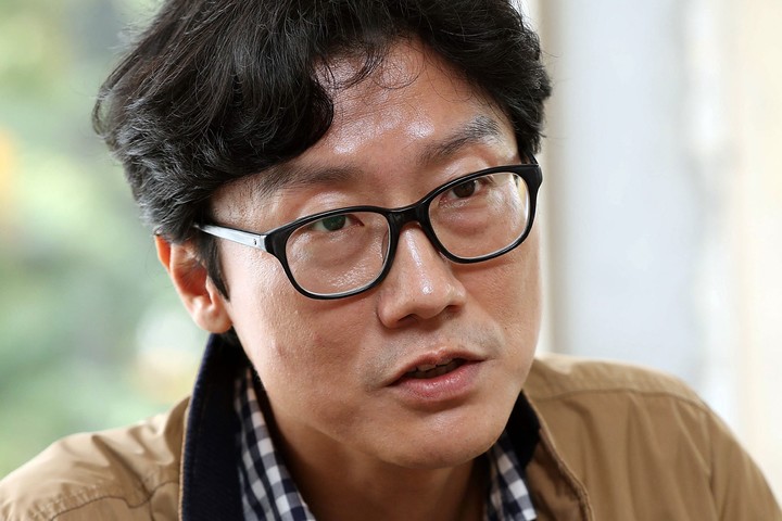El director y creador coreano Hwang Dong-hyuk habló con Clarín vía zoom esde Seúl.