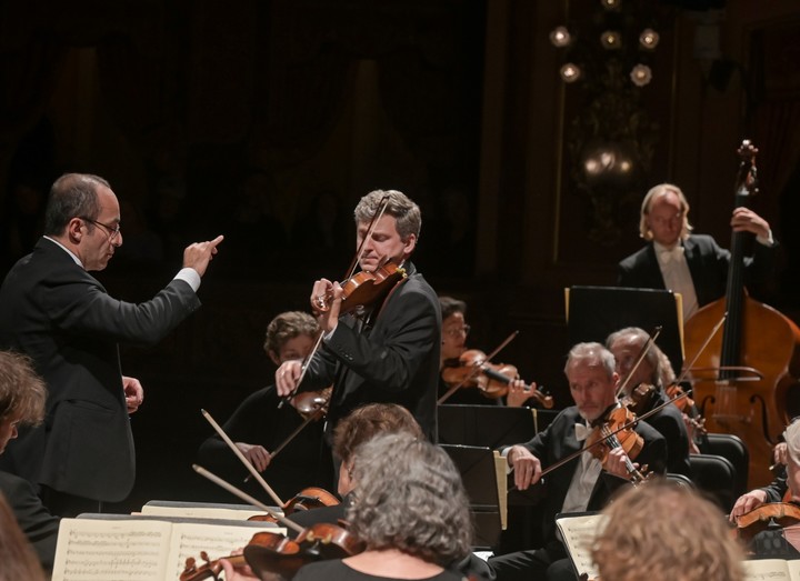 El público respondió con atención inusual el concierto de la Deutsche Kammerphilharmonie Bremen en el Colón.