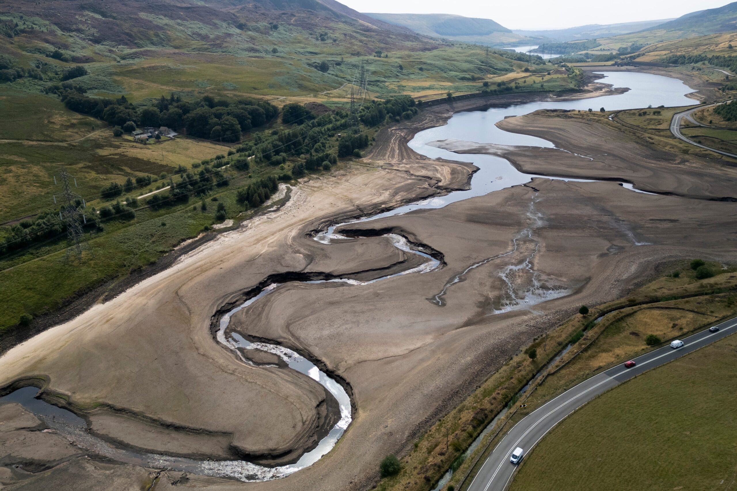 Estado del embalse de Woodhead, cerca de Mánchester (Reino Unido), tras la sequía, en agosto.