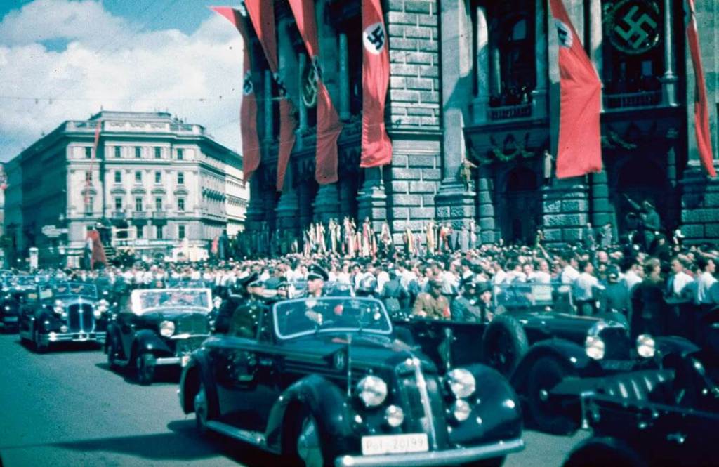 Entrada triunfal de Hitler en Viena tras la Anschluss