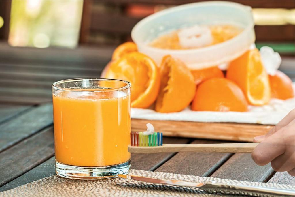 Este es el error que arruina tu desayuno con zumo de naranja (y cómo evitarlo), según la ciencia