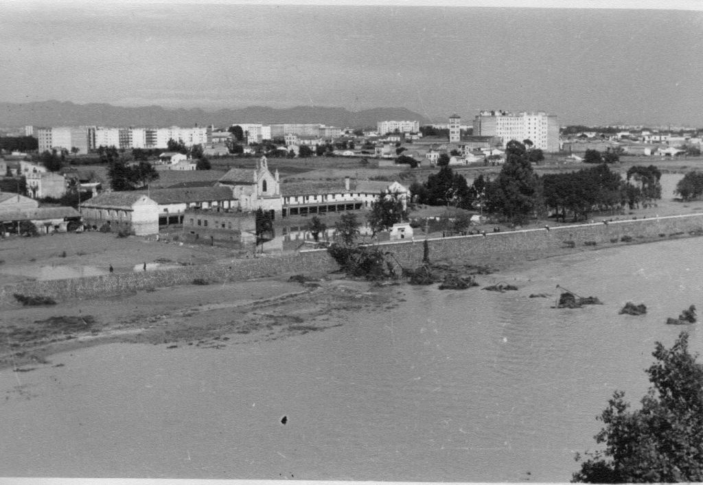 Barro, agua y destrucción en Valencia tras la riada de 1957