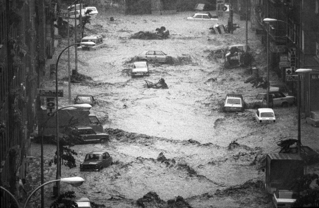 Riada llevándose coches por delante en Bilbao en 1983