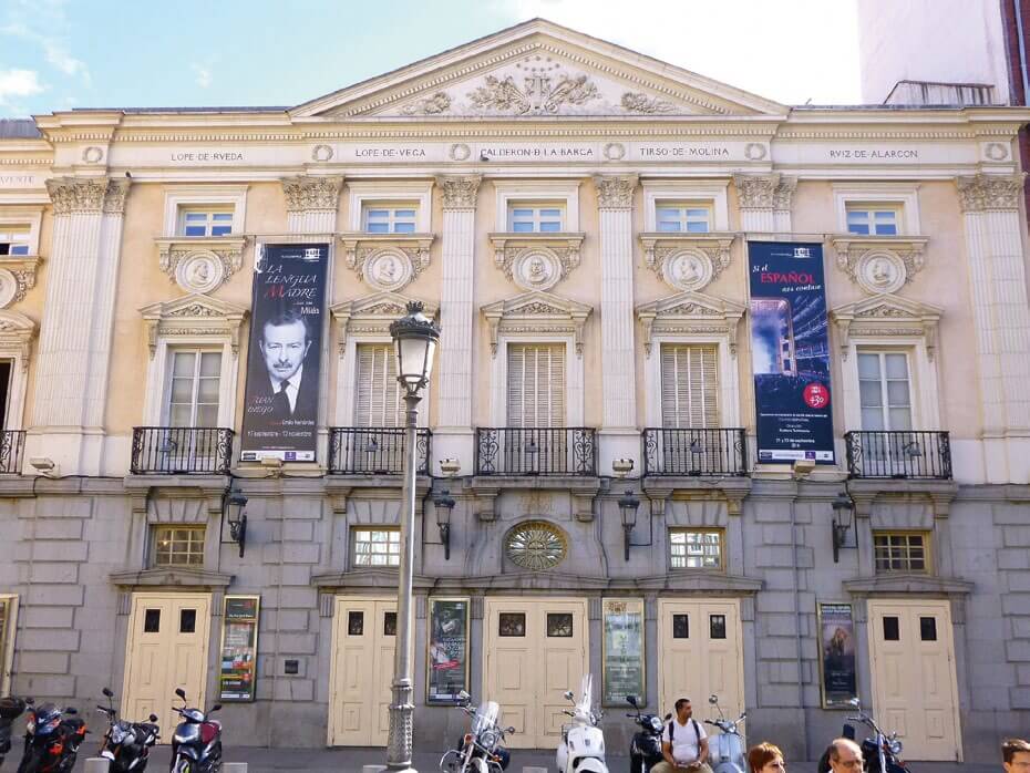 Fachada principal del Teatro Español