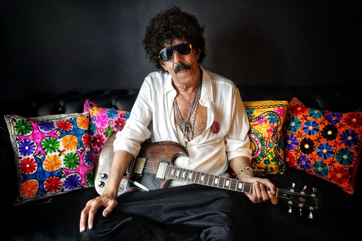 Carca comenzó a hacer música con el grupo Tía Newton y luego siempre fue solista, aunque también toca en vivo con Babasónicos desde 2008. Foto Ariel Grinberg