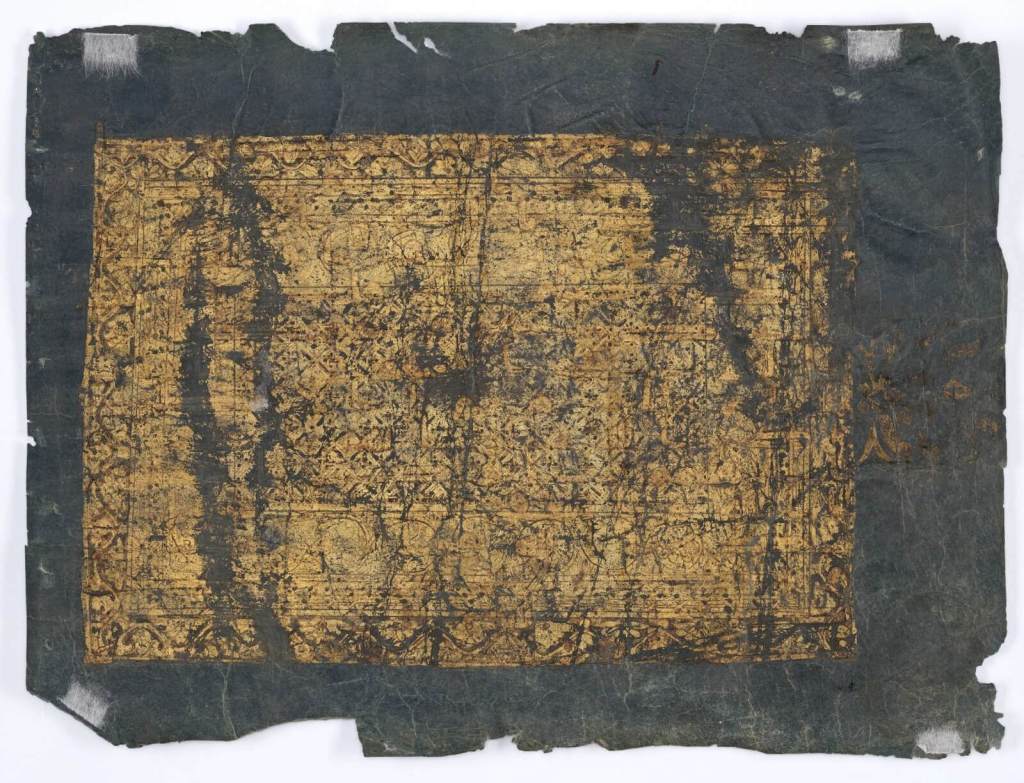 Folio del Corán Azul. Fuente: Departamento de Cultura y Turismo - Abu Dhabi, Colección del Museo Nacional Zayed.
