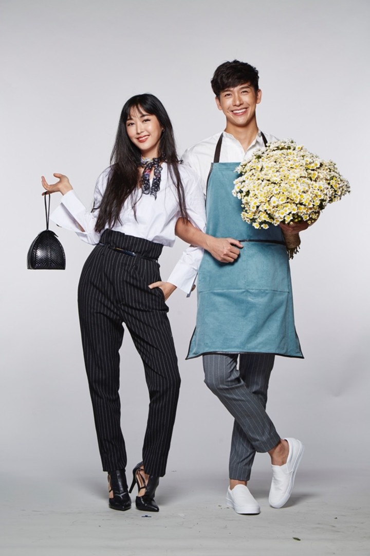 Jung So Min  y Choi Woo Shik componen a dos desconocidos que fingen ser pareja para poder conseguir una casa.