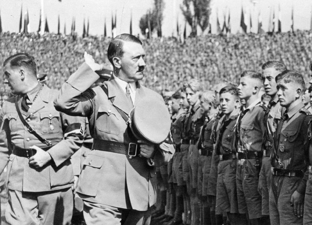 Hitler en un congreso nazi en Núremberg