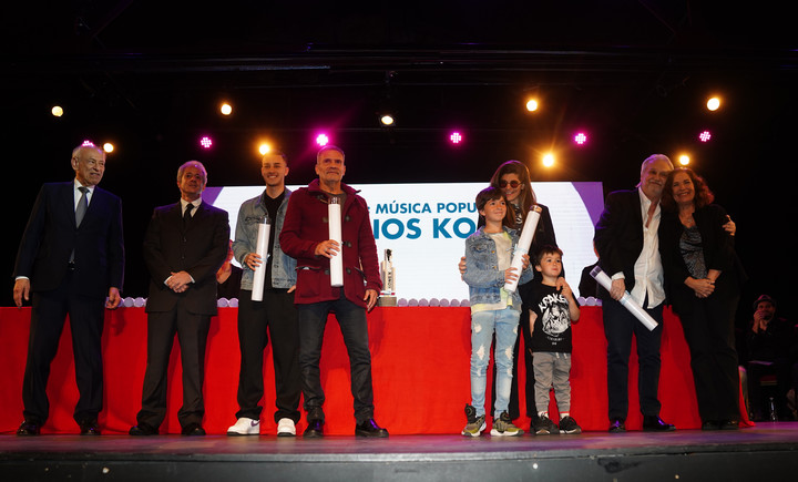 David Lebón, el hijo de Dante Spinetta, la hermana de Marilina Bertoldi con sus hijos, en Solista de Rock. Foto Marcelo Carroll