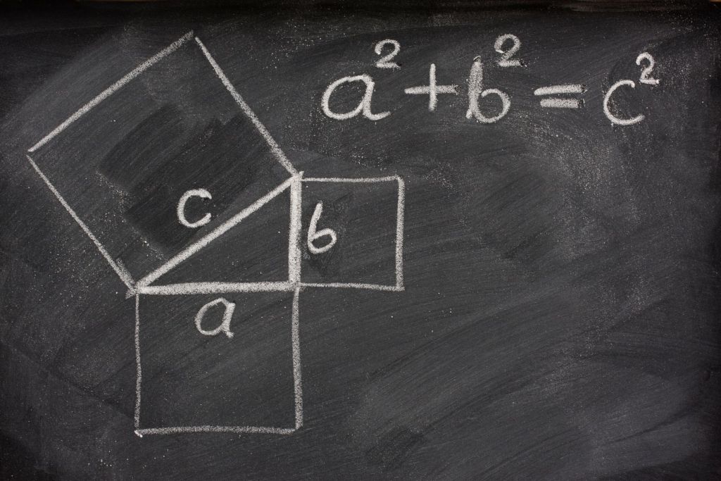 Las demostraciones del Teorema de Pitágoras suelen basarse en razonamientos geométricos. 