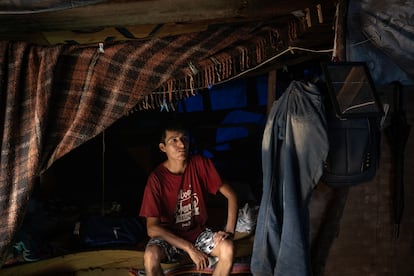 Alan Sánchez Pérez , migrante veracruzano, se estableció en un campamento improvisado, conocido como 'Río Camp' a la orilla del río Bravo, en Reynosa, Tamaulipas.