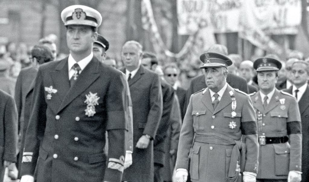 Juan Carlos durante el cortejo fúnebre de Carrero