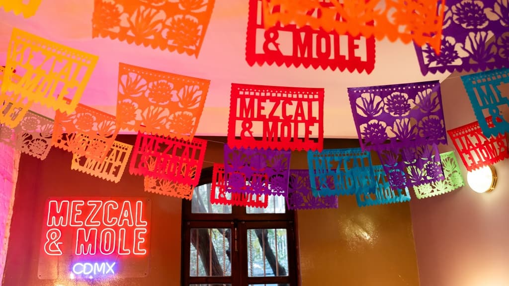 mezcal y mole tasting room