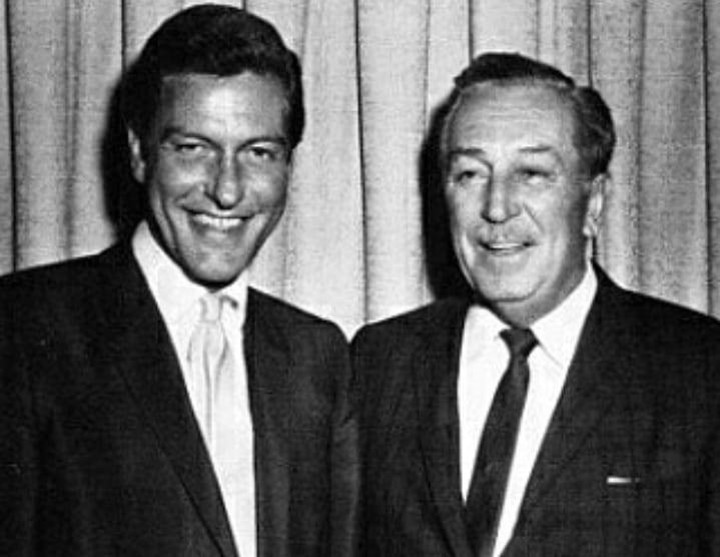 Dick Van Dyke junto a Walt Disney.