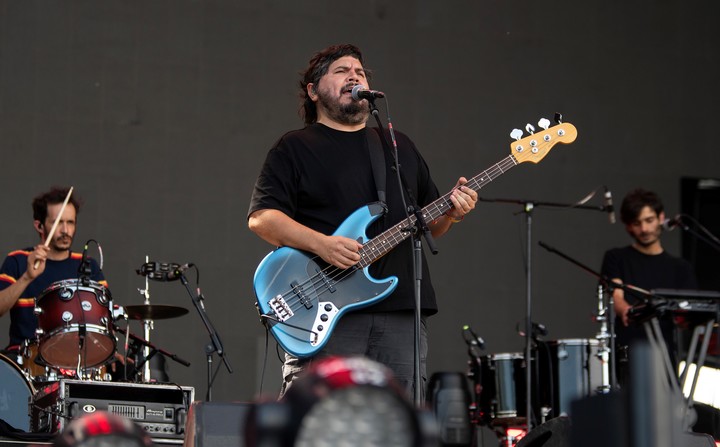 Santiago Barrionuevo en un recital grupo Él Mató a un Policía Motorizado en el Festival Tecate Pa´l Norte, en México. Foto: EFE