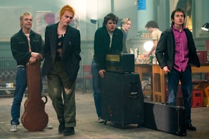 La miniserie retrata el ascenso y la implosión de los Sex Pistols. Retrato de época para una generación fan de la banda.