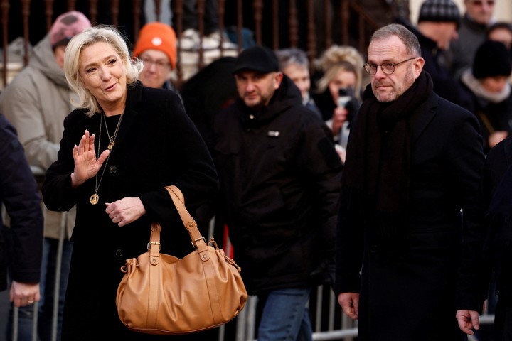 Marine Le Pen dijo presente en el funeral de Bardot. Foto: Reuters