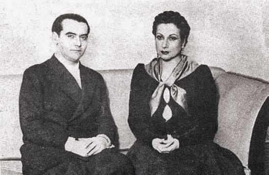 Margarita Xirgu junto a García Lorca